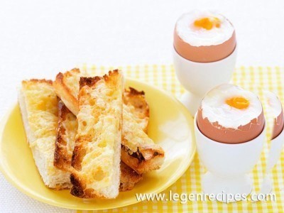 Dippy eggs with cheesy soldiers