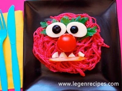 Prepare pink pasta Animal from the Muppets