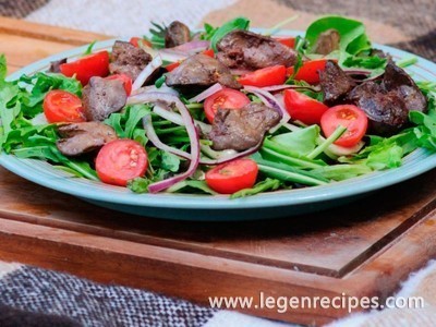 Salad with chicken liver