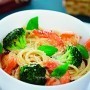 Spaghetti with shrimp and broccoli