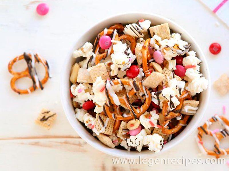 Sweet and Salty Valentine’s Chex Party Mix