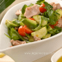 Vegetable salad with canned tuna