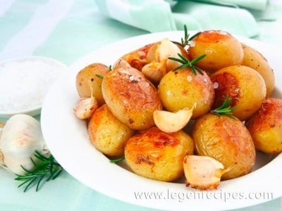 A recipe for baked potatoes in slow cooker