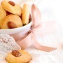 Shortbread biscuits with cinnamon and almonds