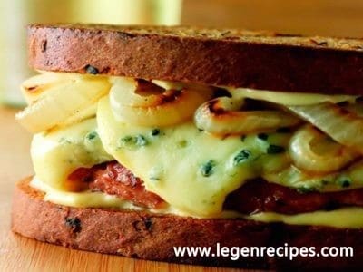 Blue Cheese Chicken Patty Melts with Grilled Onions