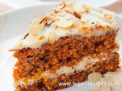 Carrot cake with almonds
