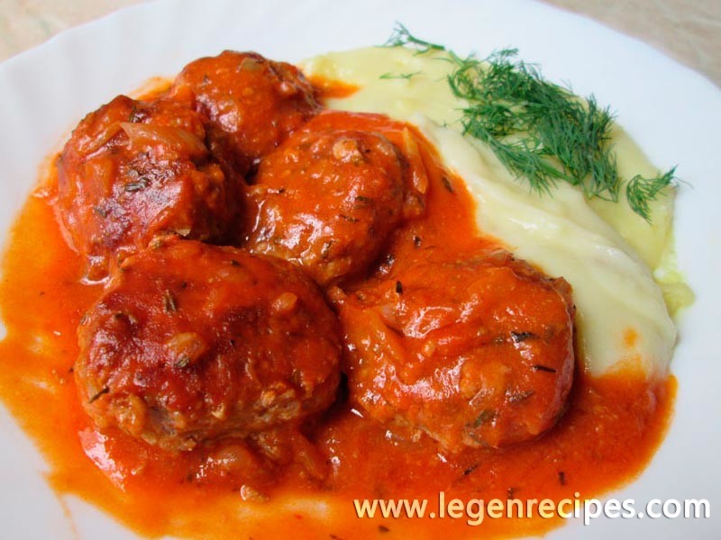 Chicken meatballs with vegetable sauce