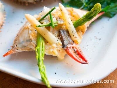 Scramble eggs with asparagus and crab