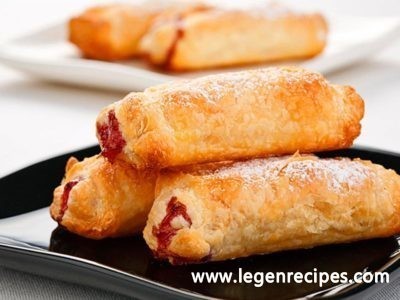 Cakes with strawberries: prepare puff pastry