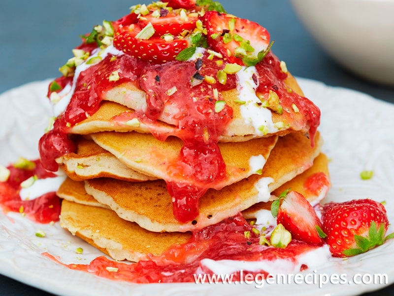 American pancakes with strawberry kuzu compote